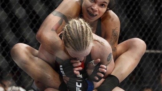 Imagem Após contestação de rival, lutadora baiana, Amanda Nunes, posta foto em provocação