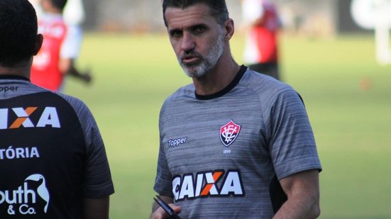 Imagem Mancini espera jogo quente entre Vitória e São Paulo: “é um adversário perigoso”