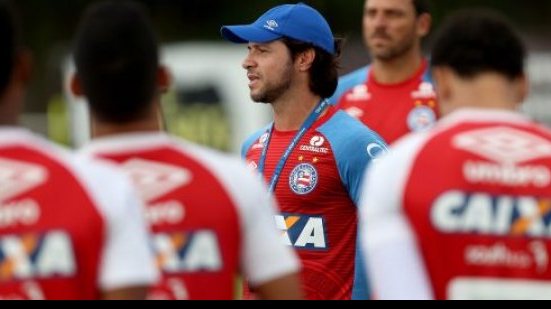 Imagem Árbitro cita Preto na súmula e técnico do Bahia pode ser punido