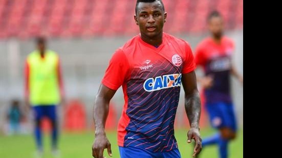 Imagem Volante pede para rescindir empréstimo no Náutico para retornar ao Vitória