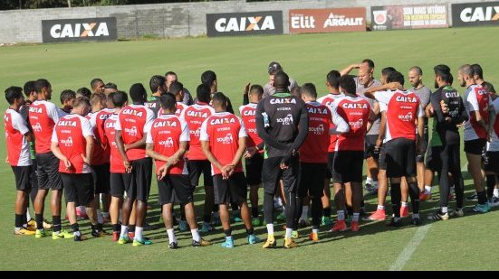 Imagem Mancini comanda treino tático e coletivo de olho no Galo