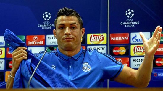 Imagem Cristiano Ronaldo responde à críticas: &quot;Me surpreende a opinião pública a meu respeito&quot;