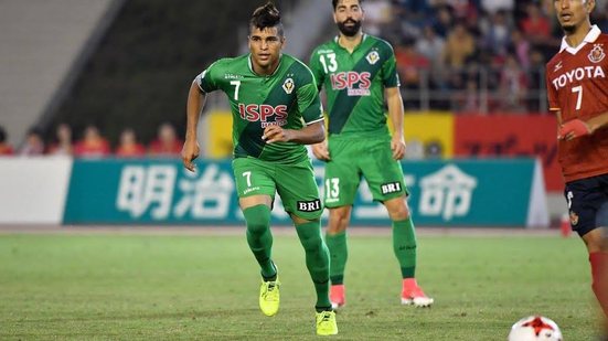 Imagem Atacante revelado pelo Vitória briga pela artilharia no futebol japonês