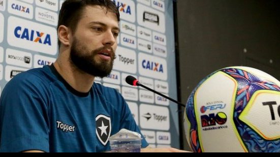 Imagem  Meia do Botafogo espera jogo difícil contra o Vitória