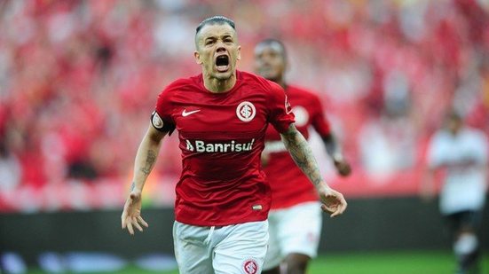 Imagem D'Alessandro faz dois, Inter vence o Santa Cruz e se isola mais ainda na liderança da Série B