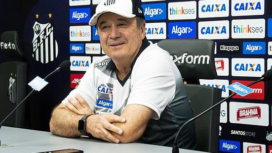 Imagem Técnico do Santos diz que é 'possível vencer todos os jogos' que faltam
