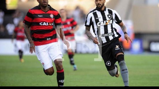 Imagem Vitória consegue virada no último minuto, vence o Botafogo e sobe para 10º