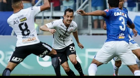 Imagem Líder, Corinthians empata com o Cruzeiro e vê distância para o Santos cair