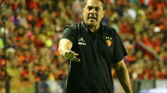 Imagem Vanderlei Luxemburgo critica número de times rebaixados no Campeonato Brasileiro: 'Injusto'