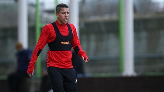 Imagem Emprestado pelo Bahia, meia quer ganhar moral com títulos no futebol coreano