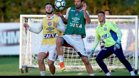 Imagem Preto Casagrande comanda treino físico-técnico no Bahia