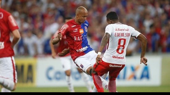 Imagem Paraná lota estádio de rival, vence o Inter e assume vice-liderança da Série B