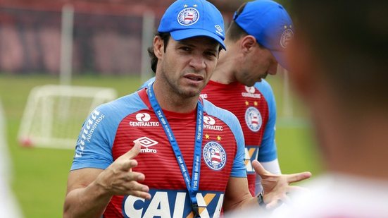 Imagem Após decepcionar no comando do Bahia, Preto Casagrande volta a ser auxiliar no Fazendão