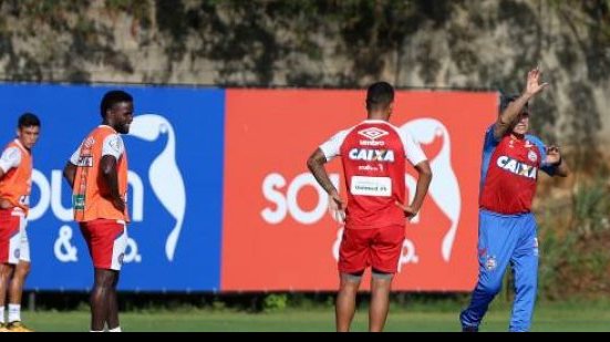 Imagem Em trabalho tático, Carpegiani muda esquema tático e faz novos testes no Bahia