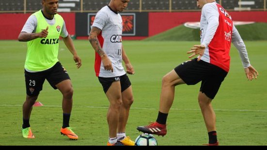 Imagem Vitória faz treino tático e Mancini testa time titular de olho no Sport