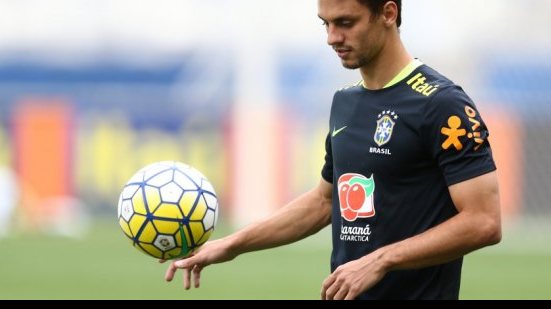 Imagem Tite corta Thiago Silva e convoca zagueiro do São Paulo