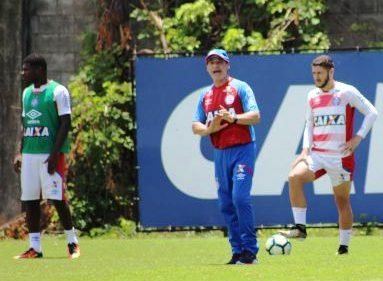 Imagem Em terceiro dia comandando o Bahia, Carpegiani segue trabalhando parte tática