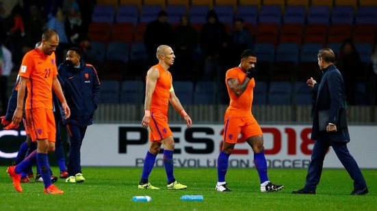 Imagem Jogou a toalha! Robben não acredita em classificação da Holanda para a Copa: 'Grande desilusão'