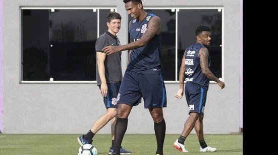 Imagem Jô volta a treinar e retorno é previsto para confronto com o Bahia