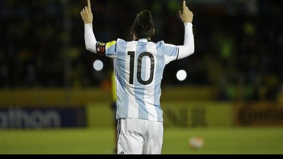 Imagem Messi brilha, evita vexame e garante Argentina na Copa do Mundo com triunfo sobre Equador
