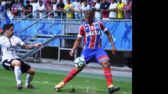 Imagem Atacante do Bahia mostra insatisfação após ser substituído contra o Corinthians