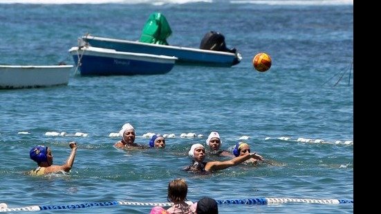 Imagem Polo Aquático reúne 250 atletas em circuito realizado na Praia do Forte
