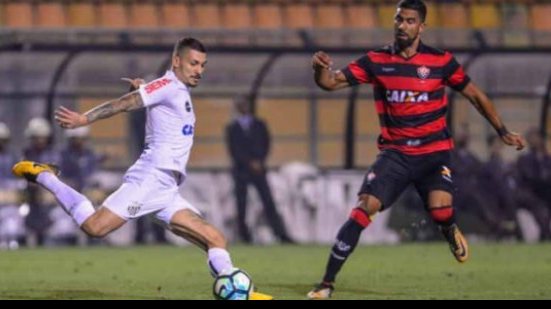 Imagem Vitória deixa triunfo escapar, empata com o Santos e traz um ponto do Pacaembu