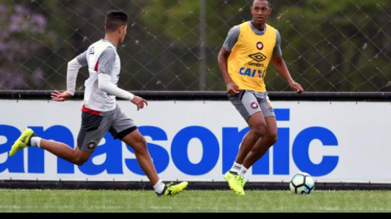 Imagem Delegação do Atlético-PR chega a Salvador na noite desta terça