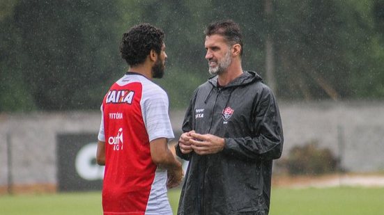 Imagem Ainda sem Kanu e Fernando Miguel, Vitória finaliza preparação para pegar o Atlético-PR
