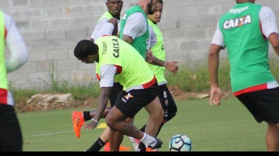 Imagem Com presença de Kieza, Vitória treina para o BAVI