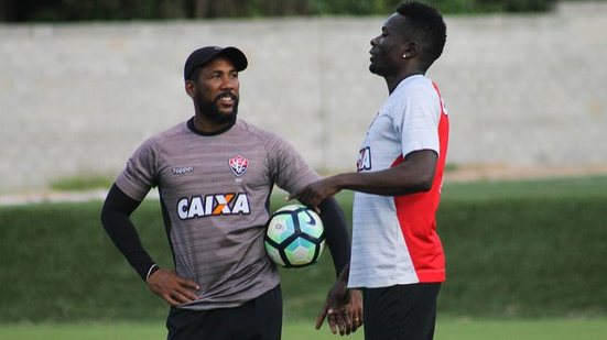Imagem Com volta de Kanu, Mancini relaciona 28 jogadores para BaVi; 5 serão cortados antes do jogo