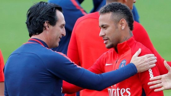 Imagem Neymar se desentende com técnico do PSG e irritado dá chutão em bola, segundo jornal