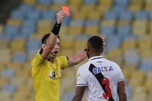 Imagem Em súmula, juiz relata xingamento na expulsão de Breno do Vasco: 'tomar no seu c**'