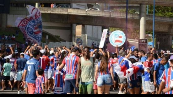 Imagem Tricolores movimentam Arena Fonte Nova e fazem festa com chegada do Bahia