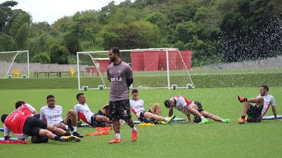 Imagem Com Kanu e Kieza em campo, Vitória se reapresenta visando o Atlético-GO