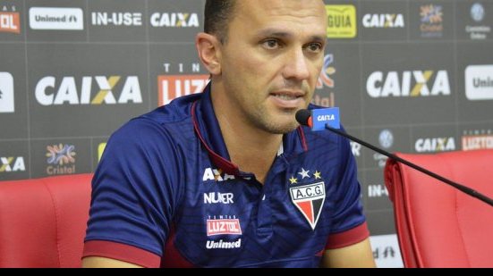 Imagem Antes de enfrentar o Vitória, técnico do Atlético-GO evita jogar toalha 