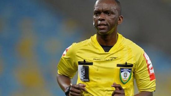 Imagem Luiz Flávio de Oliveira apita duelo entre Vitória e Atlético-GO no Barradão