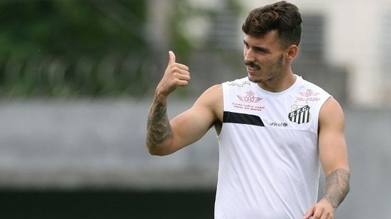 Imagem São Paulo e Corinthians estudam contratação de Zeca, após pedido de rescisão com o Santos