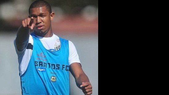 Imagem Com situação indefinida no Bahia, Santos dá aval para Rodrigão retornar