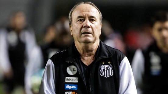 Imagem Dessa vez, caiu! Após derrota no clássico, Levir Culpi é demitido do Santos