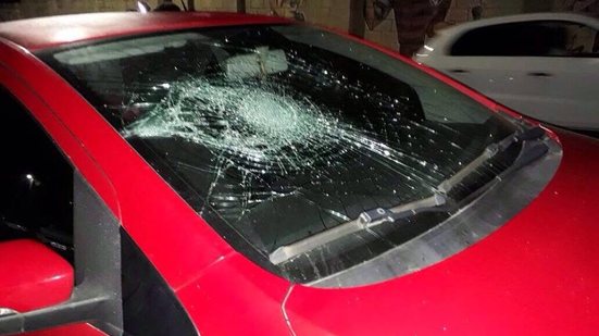 Imagem Fotos: torcedores do Vitória vandalizam carros após empate com lanterna no Barradão