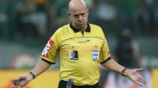 Imagem Heber Roberto Lopes apita duelo entre Vasco e Vitória no Maracanã