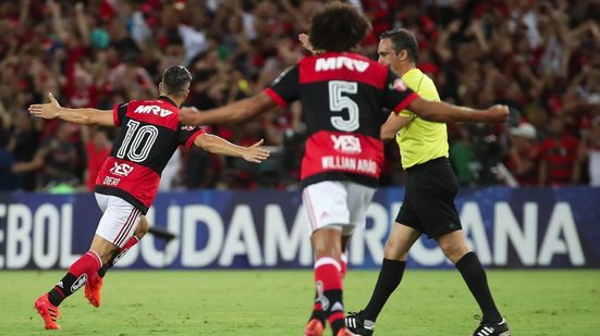 Imagem Sul-Americana: Em clássico emocionante, Flamengo busca o resultado e garante vaga na semifinal