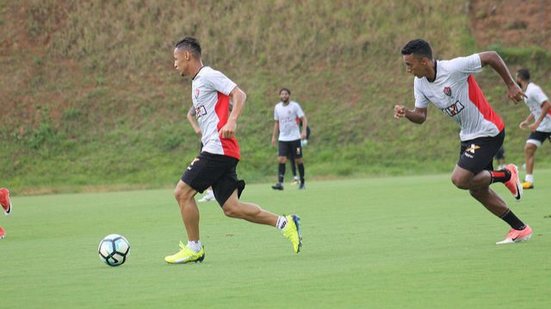 Imagem Coletivo-tático com portões fechados marca a quinta-feira de treino do Vitória