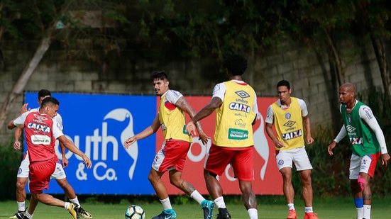 Imagem Carpegiani comanda treino tático visando duelo contra Ponte Preta na Arena Fonte Nova