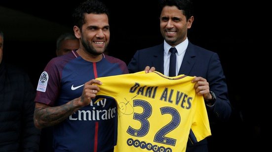 Imagem Após meses "calado", Daniel Alves finalmente explica por que desprezou Guardiola e foi para PSG