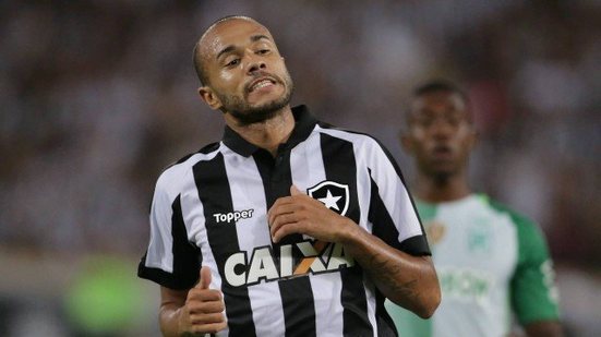 Imagem Um dos principais atacantes do Brasileirão, Roger tem salário bem menor do que Hernane e Kieza