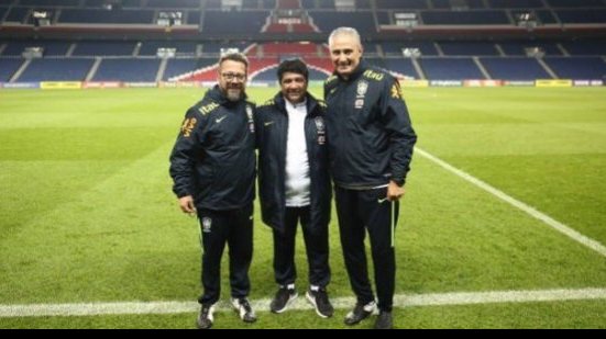 Imagem Presidente da FBF acompanha treino da Seleção em Paris
