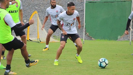 Imagem Com portões fechados, Vitória treina visando a partida contra o Grêmio
