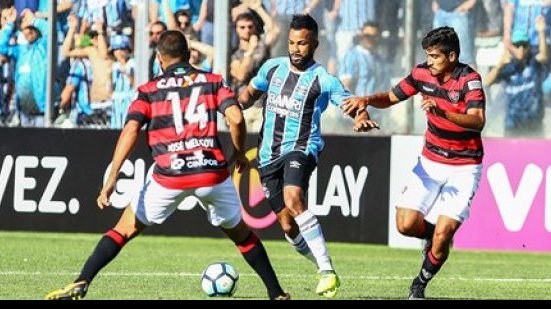 Imagem Com um homem a menos no 2º tempo, Vitória é valente e segura empate com o Grêmio